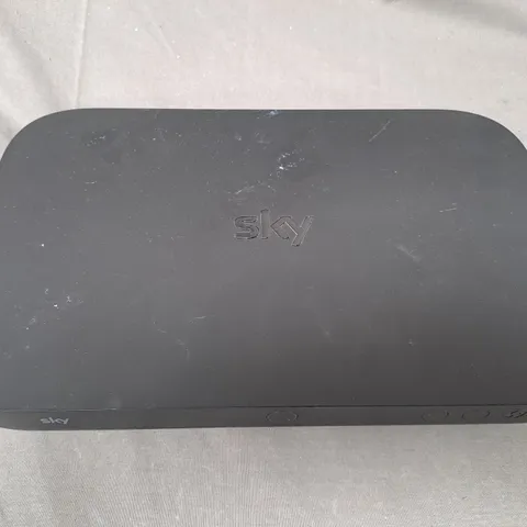 SKY Q BOX - ES130