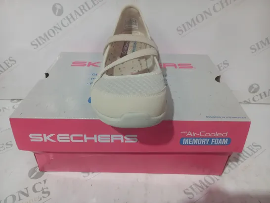 BOXED PAIR OF SKECHERS WOMEN'S SHOES IN BEIGE SIZE 6