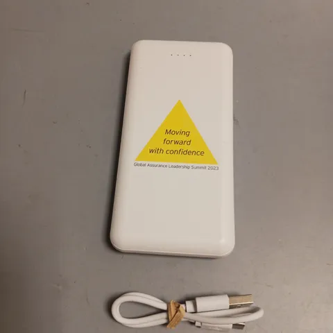 UNBRANDED POWERBANK IN WHITE CHARGING CABLE INCLUDED