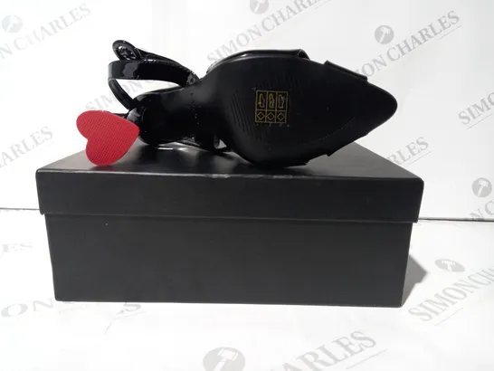 BOXED PAIR OF LAMODA OPEN TOE HEART HEEL SHOES IN BLACK UK SIZE 5