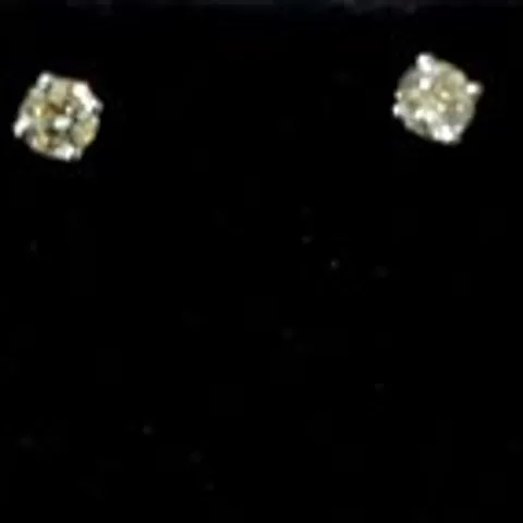 18CT WHITE GOLD STUD EARRINGS SET WITH NATURAL DIAMONDS