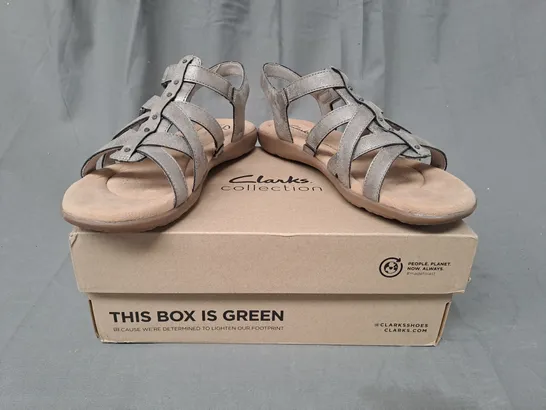 BOXED PAIR OF CLARKS ELIZABELLE SKY OPEN-TOE SANDALS IN METALLIC PEWTER UK SIZE 5.5