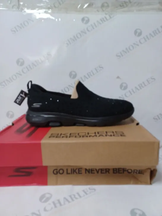 SKECHERS BLACK SLIP ON TRAINER SIZE 7 