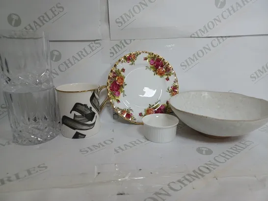 BOX OF APPROXIMATELY 6 ASSORTED ITEMS TO INCLUDE - SET OF 2 GLASS CUPS - UNBRANDED BOWL - SAFAR LONDON ETC