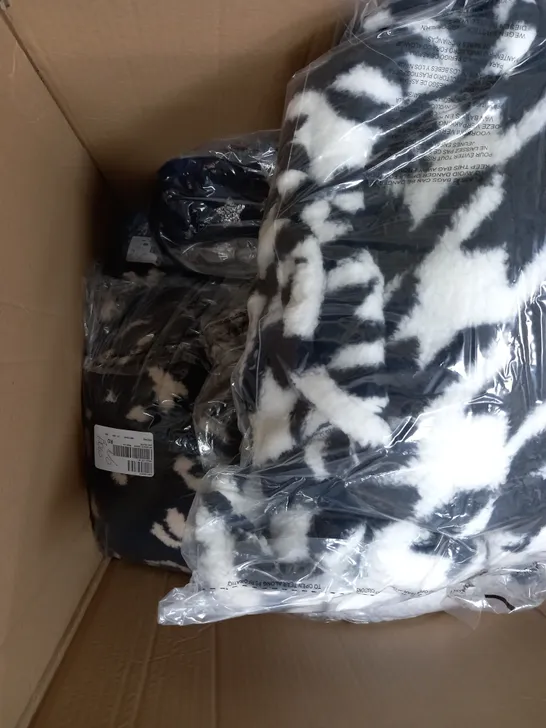 LARGE BOX OF APPROXIMATELY 10 CLOTHING ITEMS ALL IN DIFFRENT COLOURS AND SIZES 