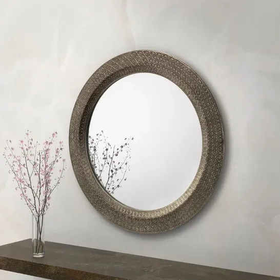 BOXED BELTON FOG FREE ACCENT MIRROR 80 × 80cm