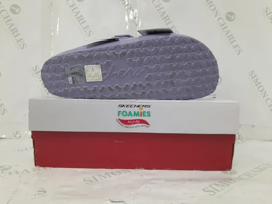 BOXED PAIR OF SKECHERS ARCH FIT FOAMIES SLIDE SANDALS IN LAVENDER SIZE 7