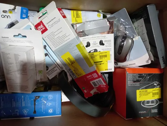 BOX OF APPROXIMATELY 20 ASSORTED ELECTRICAL ITEMS TO INCLUDE ONN POCKET RADIO, BLACKWEB SLIM POWER BANK, ASDA TECH NOISE CANCELLING WIRELESS EARBUDS, ETC