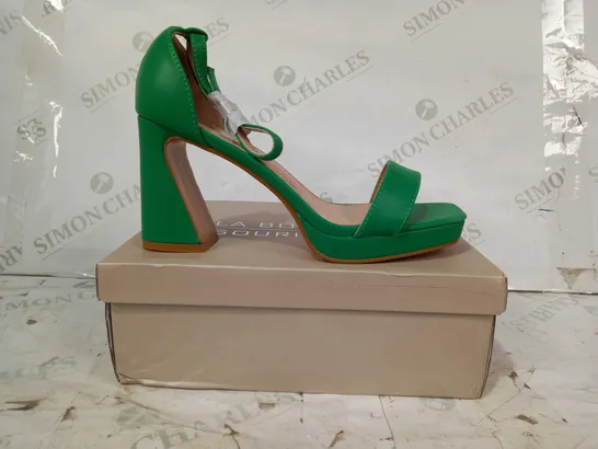 BOXED PAIR OF LA BOTTINE OPEN TOE BLOCK HEEL SANDALS IN GREEN EU SIZE 38