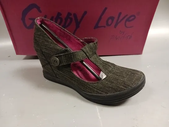 LOT OF 6 BOXED PAIRS OF GUPPY LOVE WEDGE HEELED SHOES - 6