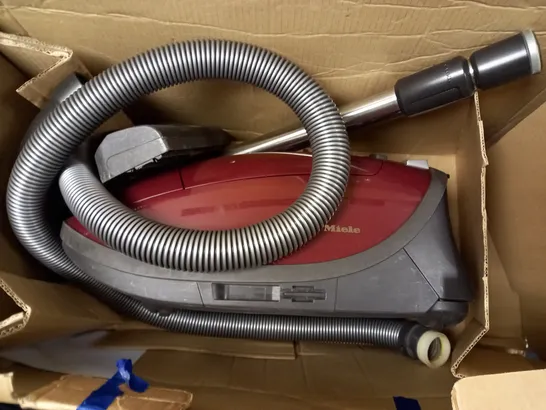 MIELE COMPLETE C3 VACUUM CLEANER 