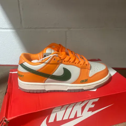 BOXED PAIR OF NIKE DUNK LOW TRAINERS SIZE 3