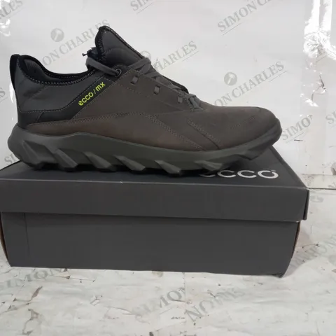 BOXED PAIR OF ECCO SHOES IN TITANIUM COLOUR UK SIZE 11.5