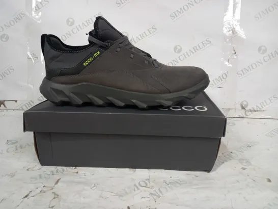 BOXED PAIR OF ECCO SHOES IN TITANIUM COLOUR UK SIZE 11.5