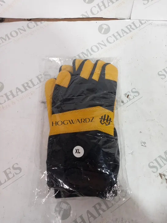 PACKAGED HOGWARDZ GLOVES BLACK AND YELLOW