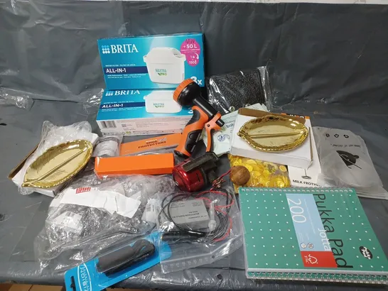 LOT CONTAINING VARIOUS HOUSEHOLD ITEMS TO INCLUDE; X2 SOAP DISHES, X3 JOTTER PADS, AMAZON FIRE STICK WITH REMOTE ETC. ETC.