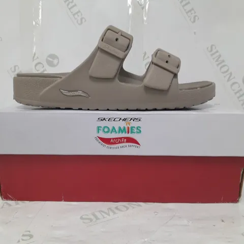 BOXED PAIR OF SKECHERS ARCH FIT FOAMIES SLIDE SANDALS IN DARK TAUPE SIZE 8