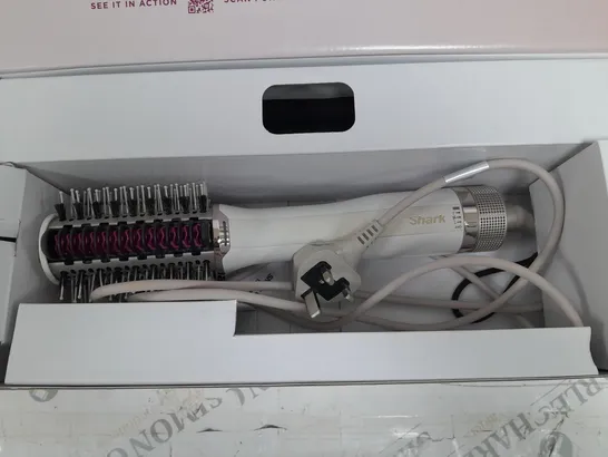 BOXED SHARK SMOOTHSTYLE HOT BRUSH & SMOOTHING COMB