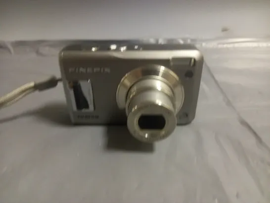 UNBOXED FUJIFILM FINEPIX DIGITAL CAMERA