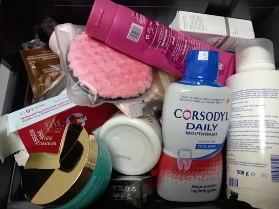 BOX OF APPROX 15 ASSORTED HEALTH AND BEAUTY ITEMS TO INCLUDE - CORSODLY DAILY MOUTHWASH - GIVE ME SHAMPOO - BALNEUM PLUS CREAM ETC 