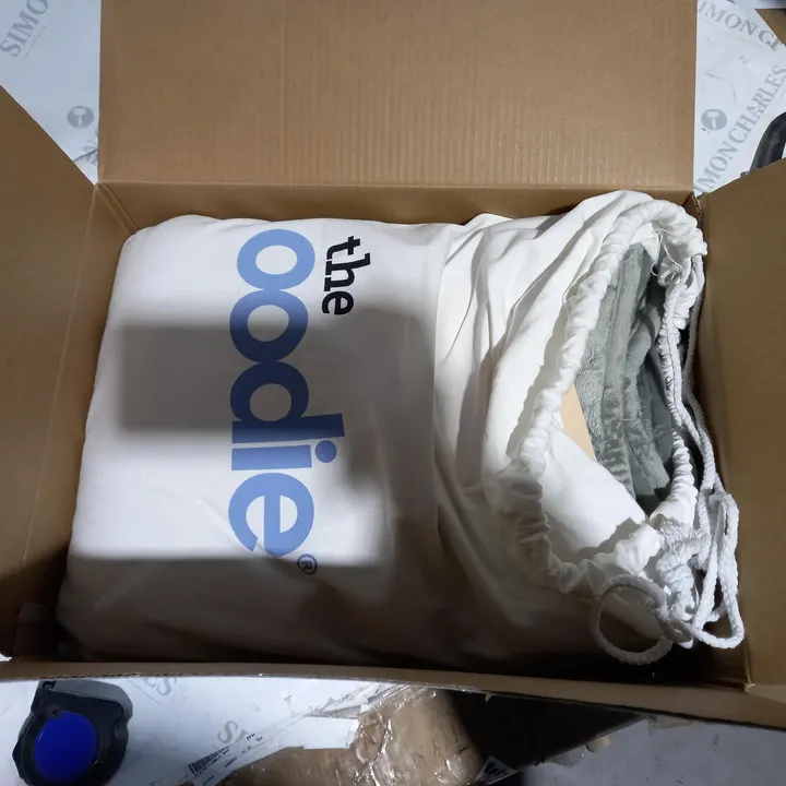 BOXED THE OODIE WEIGHTED BLANKET 4547546Simon Charles Auctioneers