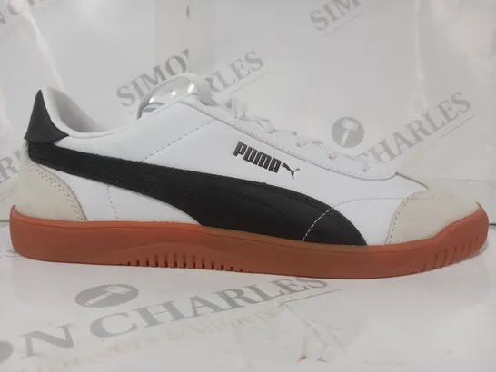 BOXED PAIR OF PUMA SHOES IN WHITE/BLACK UK SIZE 8