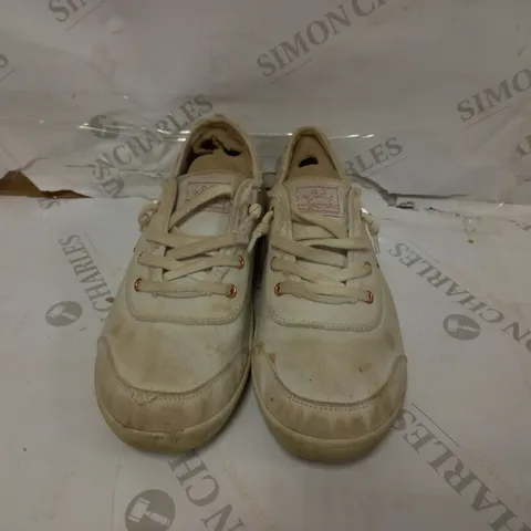 BOXED PAIR OF BOBS BY SKETCHERS CUTE WHITE TRAINERS SIZE 6.5