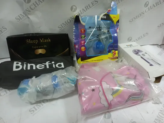 BOX OF APPROXIMATELY 5 ASSORTED ITEMS TO INCLUDE SLEEP MASK, HAND HELD FAN, FLYING BALL ETC