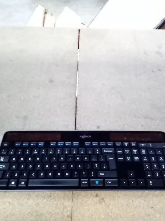 BOXED K750 SOLAR POWERED KEYBOARD 