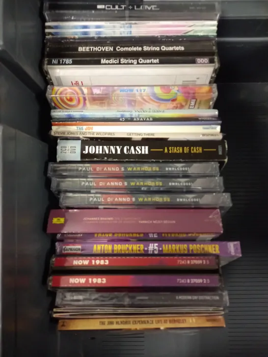 APPROXIMATELY 15 ASSORTED CD ALBUMS/SINGLES TO INCLUDE JOHNNY CASH, JIMI HENDRIX, NOW 1983 ETC  