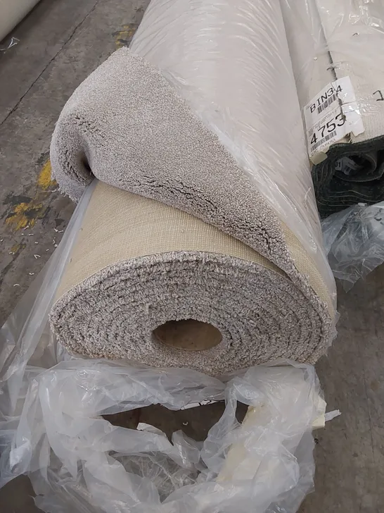 ROLL OF QUALITY ULTIMATE EXPRESSIONS PEARL CARPET // SIZE: APPROX 5 X 9.4m