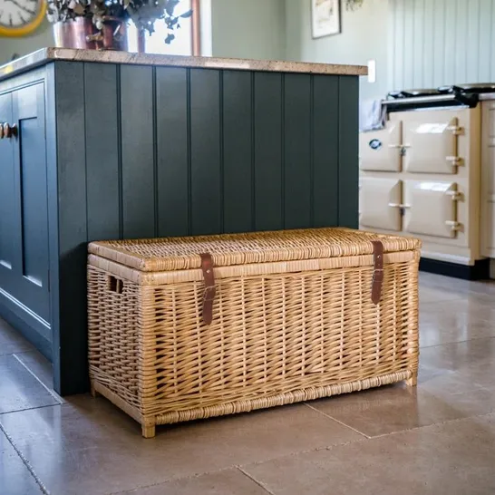 BOXED ARTHUR CAMERON LARGE NATURAL WICKER STORAGE TRUNK BASKET WITH LEGS (1 BOX)