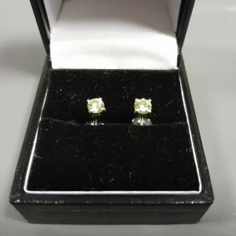 18CT WHITE GOLD STUD EARRINGS SET WITH NATURAL DIAMONDS