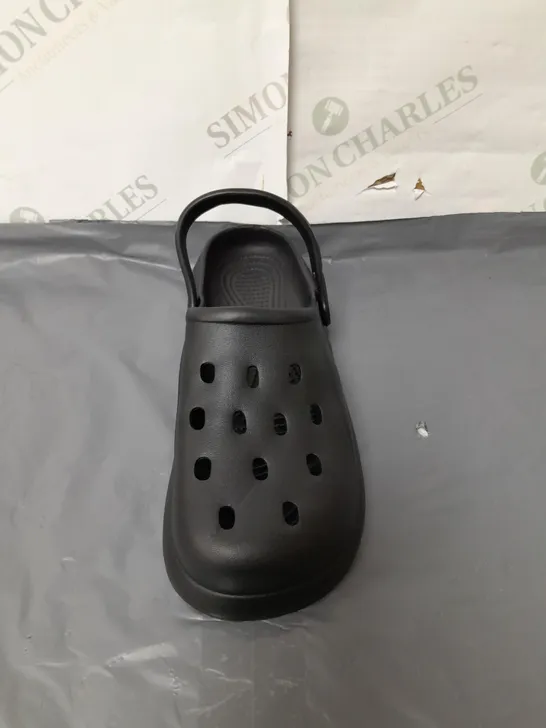 UNBRANDED BLACK CROCS SIZE EU 38/39