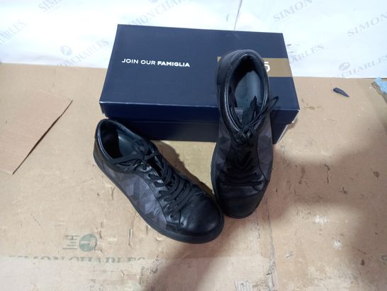 BOXED PAIR OF DUNHILL BLACK SHOES SIZE 40.5