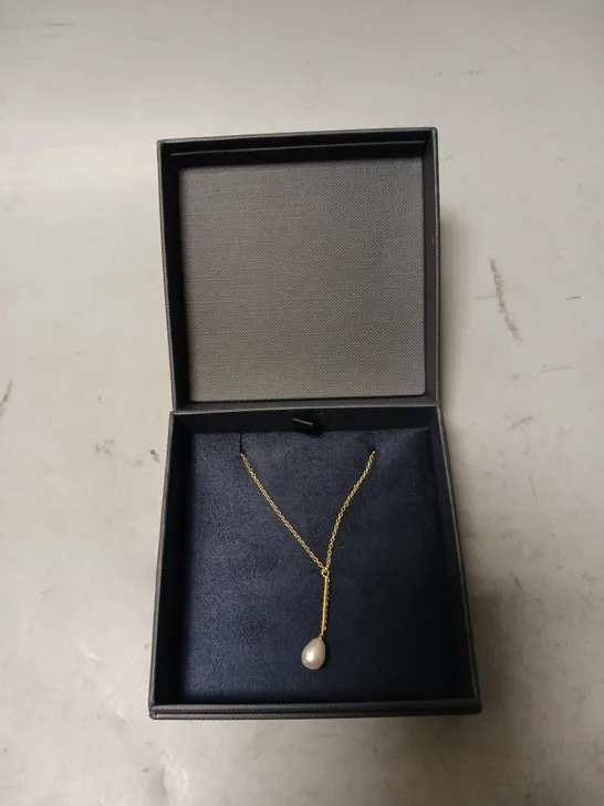 BOXED ASTLEY CLARKE GOLD PEARL PENDANT NECKLESS