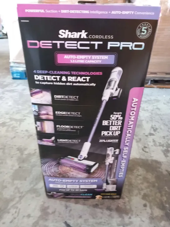 SHARK DETECT PRO CORDLESS VACUUM CLEANER WITH AUTO-EMPTY SYSTEM, 1.3L, IW3510UK