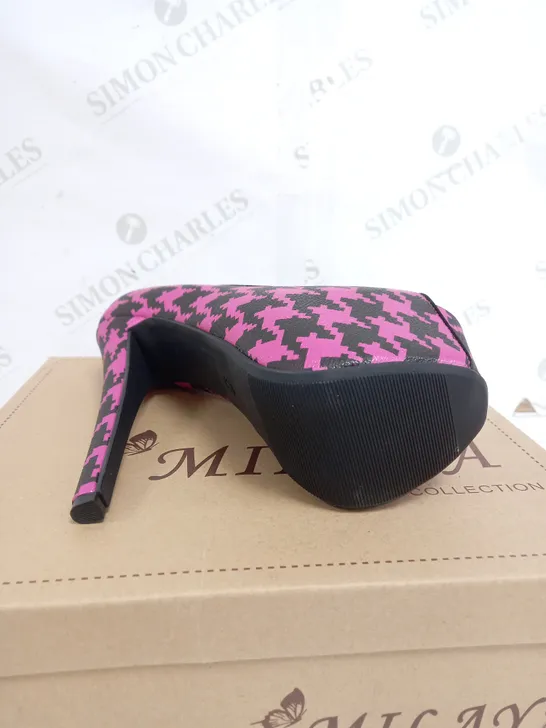 BOX OF 12 PAIRS OF MILAYA BLACK & PINK HIGH HEELS 