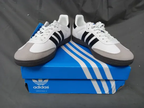 BOXED PAIR OF ADIDAS SAMBA VEGAN SHOES IN WHITE/BLACK UK SIZE 5