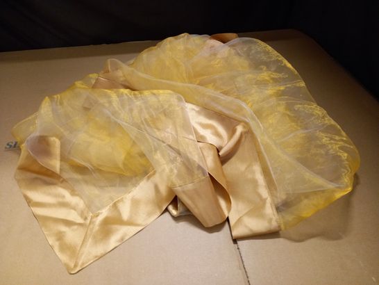 LOT OF 5 GOLD WALL DRAPES - APPROXIMATELY 220X220CM EACH