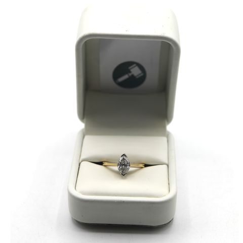 18ct GOLD SOLITAIRE RING SET WITH A MARQUIS CUT DIAMOND WEIGHING +-1.35ct
