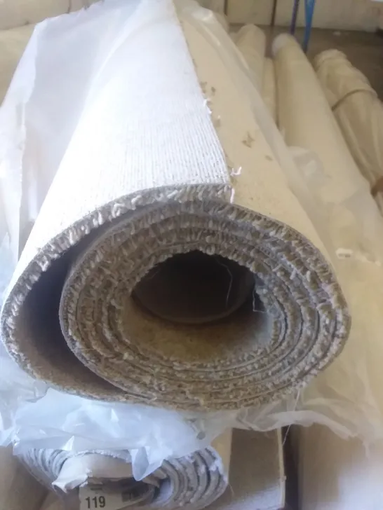 ROLL OF QUALITY STRATHMORE BERBER ROLLING HEATHER CARPET APPROXIMATELY 5X3M