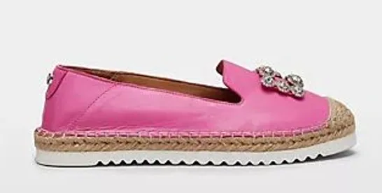 MODA IN PELLE FAIRMONT ESPADRILLE SHOE FUSCHIA SIZE 4