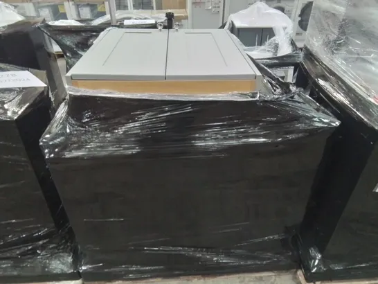 PALLET OF ASSORTED BATHROOM CABINETS AND FITTINGS