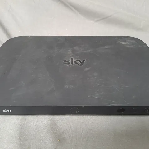 SKY Q BOX - ES140