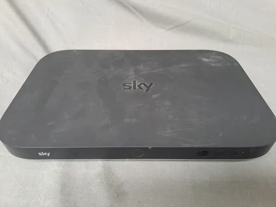 SKY Q BOX - ES140