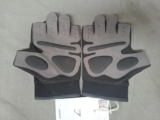 GYM SHARK LEGACY LIFTING GLOVES IN BLACK SIZE MEDIUM