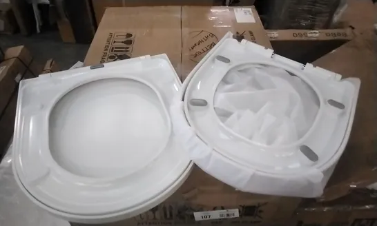 SET OF THREE BOXED TOILET SEATS 