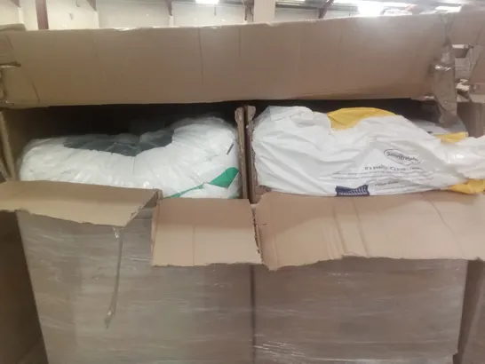 PALLET OF 4 BOXES CONTAINING PILLOWS & BEDDING