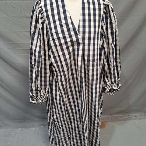 MASAI NALO DRESS IN BLACK/CREAM CHECK SIZE L